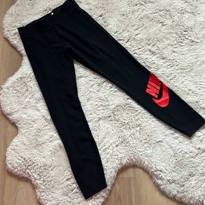 Black Nike leggings